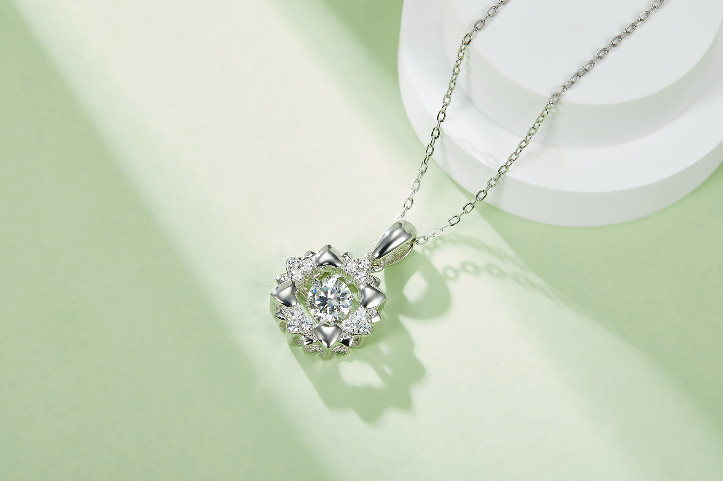 Set With Top-quality Moissanite, This Luxurious And Fashionable Light Luxury Trend Jewelry Necklace Pendant Is Made Of S925 Silver Electroplated With Platinum