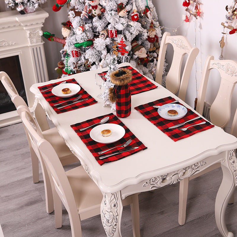 Red and black plaid table mat