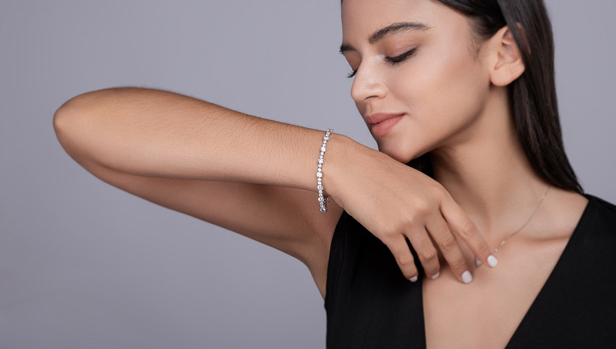 Set With Top-quality Moissanite, This Luxurious And Fashionable Light Luxury Trend Jewelry Silver Bracelet Is Made Of S925 Silver Electroplated With Platinum