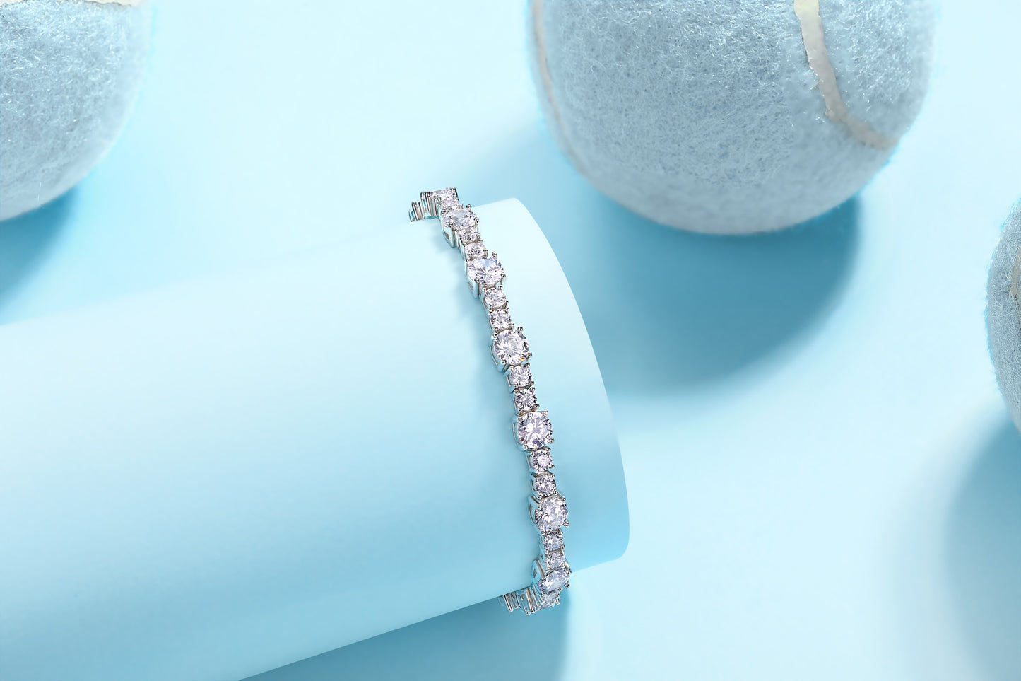 Set With Top-quality Moissanite, This Luxurious And Fashionable Light Luxury Trend Jewelry Silver Bracelet Is Made Of S925 Silver Electroplated With Platinum