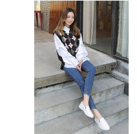 Flat leather women's shoes with one pedal