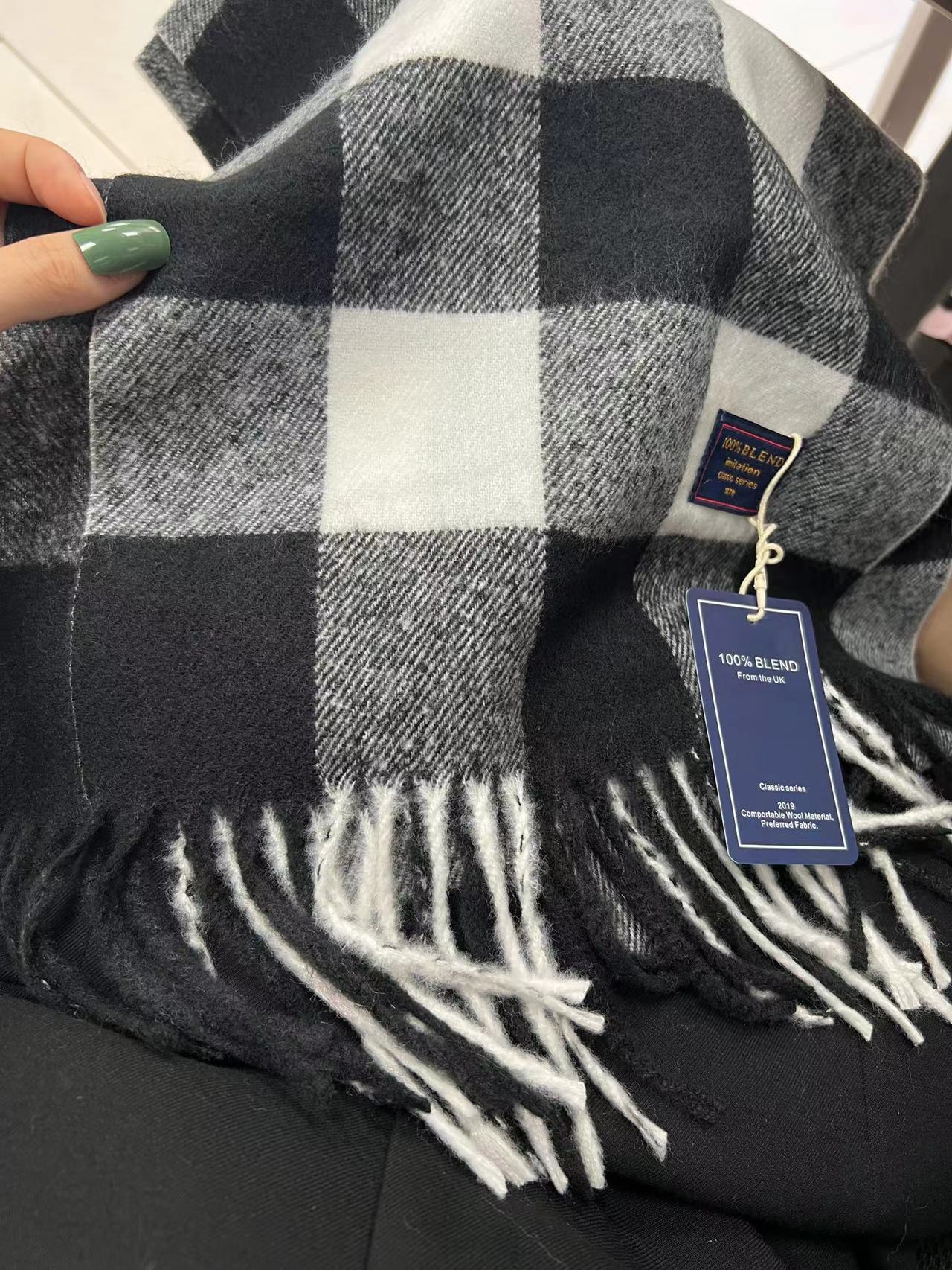 Unisex Cashmere-like Plaid Light Luxury Scarf