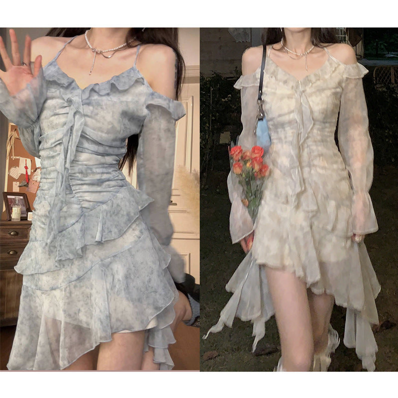 فساتين مزينة بكشكشة وزهور متناثرة وفتحة رقبة على شكل حرف V