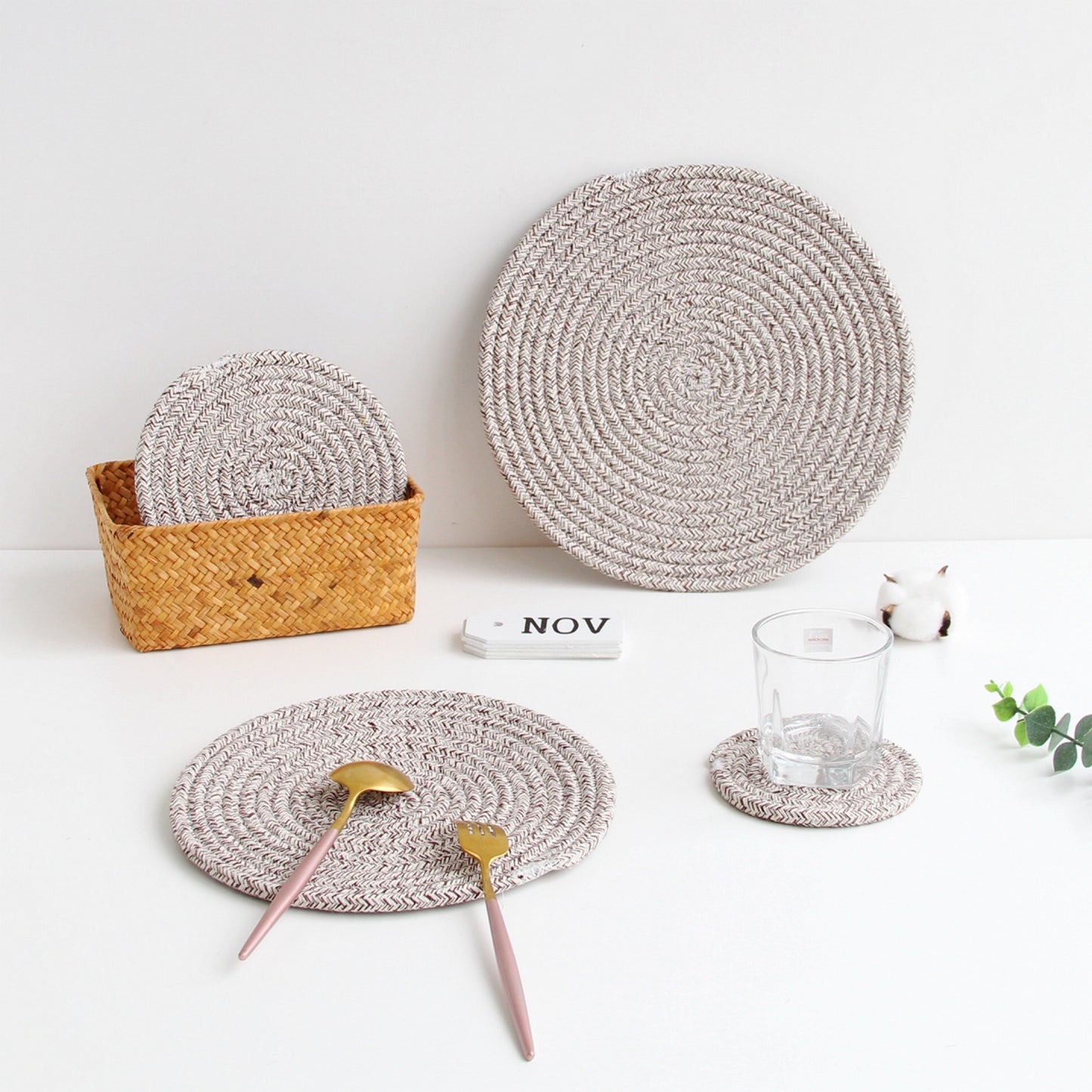 Non-slip and anti-scalding tea coaster