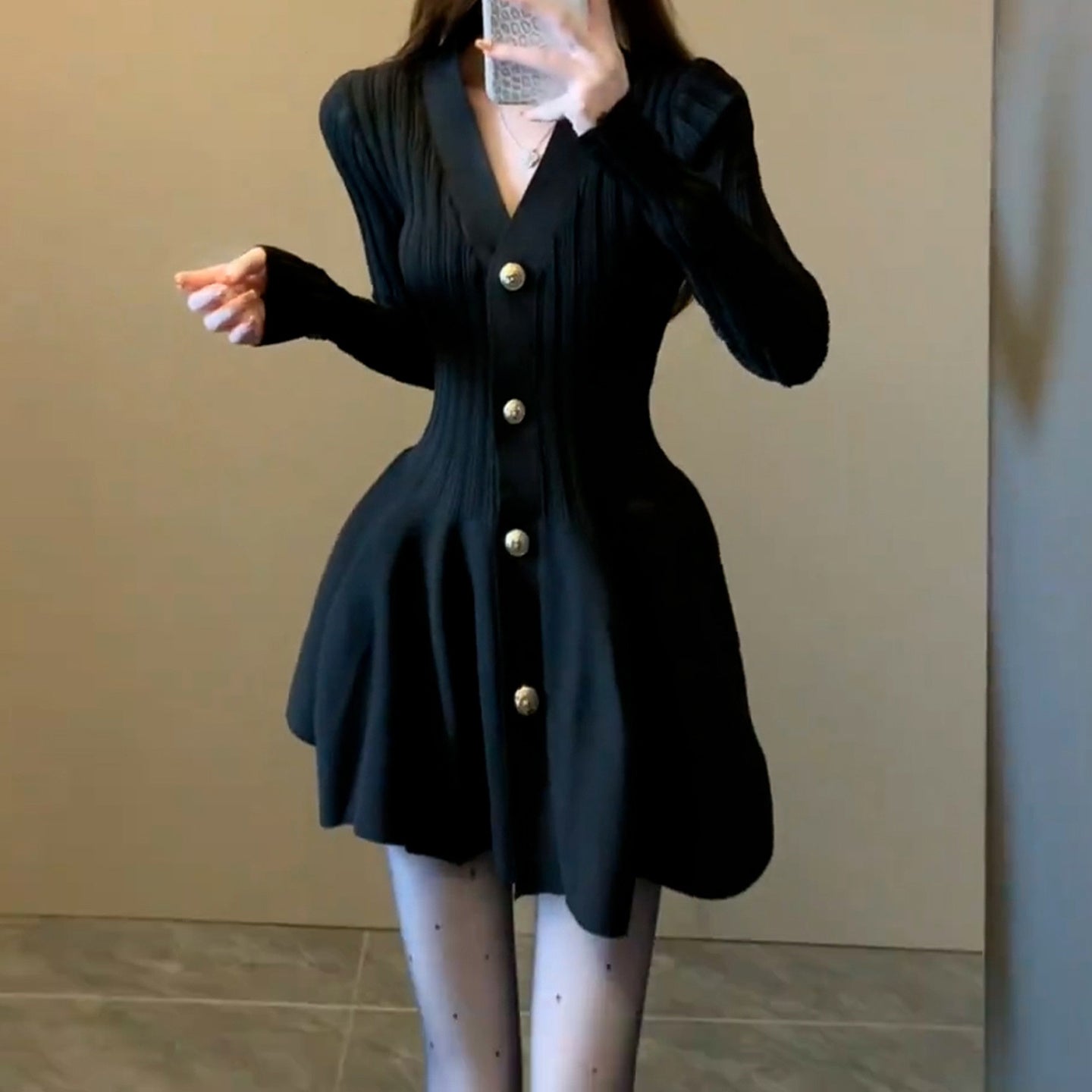 Slim-fit V-neck Floral Metal Button Wrap Dress