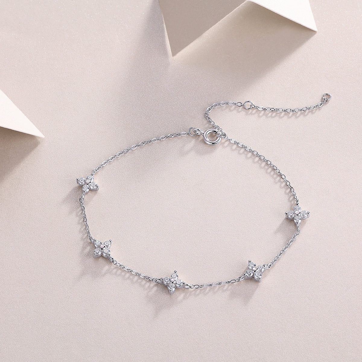 Set With Top-quality Moissanite, This Luxurious And Fashionable Light Luxury Jewelry Silver Bracelet Is Made Of S925 Silver Electroplated With Platinum
