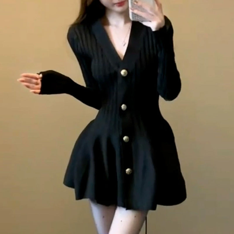 Slim-fit V-neck Floral Metal Button Wrap Dress