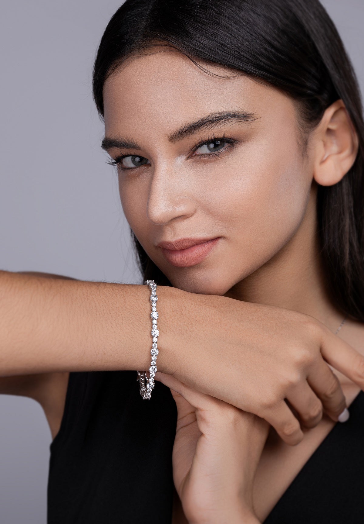 Set With Top-quality Moissanite, This Luxurious And Fashionable Light Luxury Trend Jewelry Silver Bracelet Is Made Of S925 Silver Electroplated With Platinum