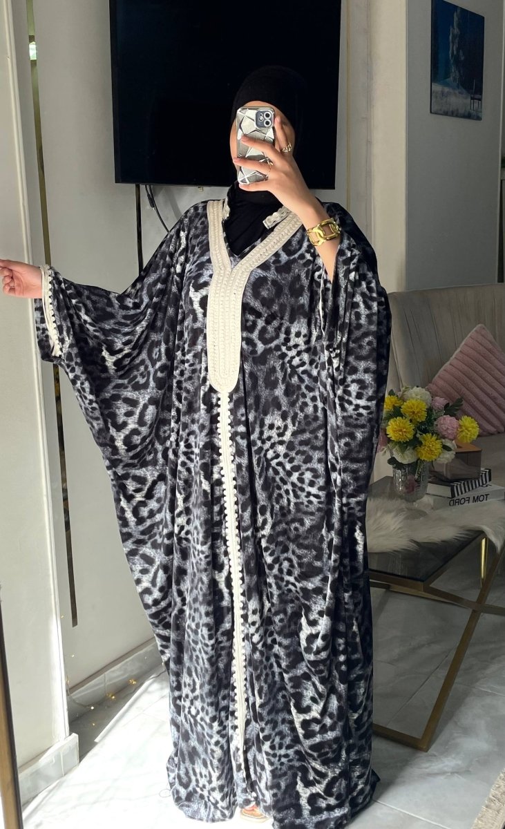 عباية فاخرة بخامة القطيفة الفرنساوي تيجر - Eshtree