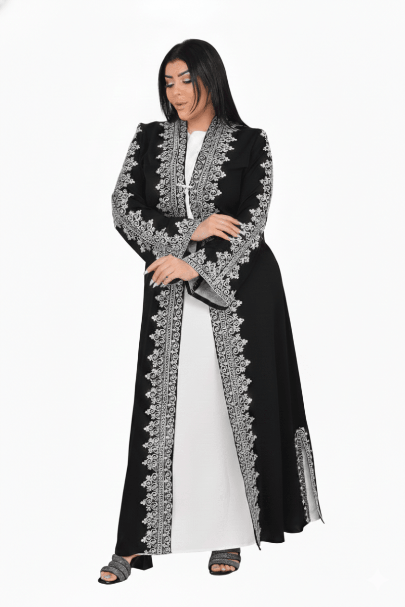 عباية حرير بتطريز ناعم وقَصّة واسعة - Eshtree