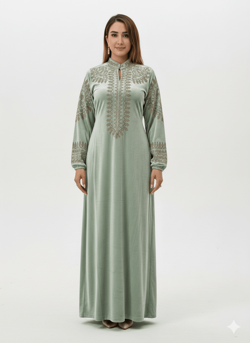 عباية قطيفة بتصميم راقي ولمسة تطريز - Eshtree