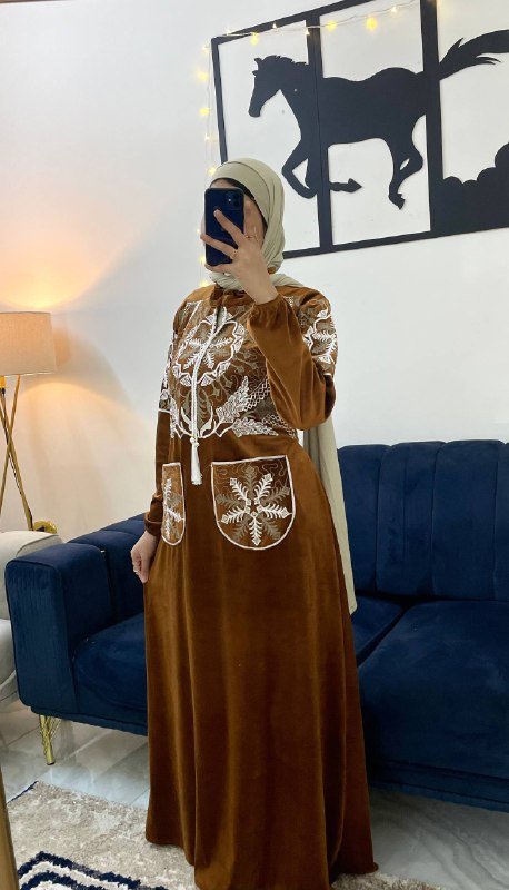 عباية قطيفة ناعمة بتصميم عملي ومريح للاستقبال - Eshtree