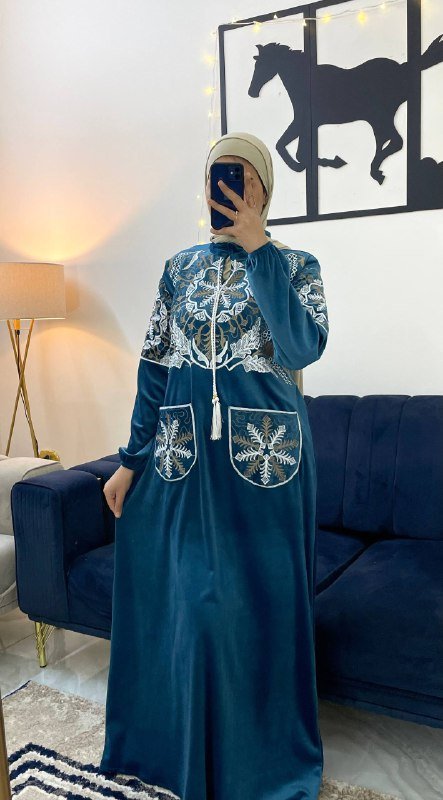 عباية قطيفة ناعمة بتصميم عملي ومريح للاستقبال - Eshtree