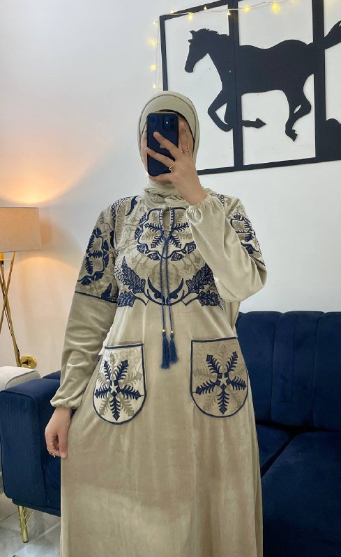 عباية قطيفة ناعمة بتصميم عملي ومريح للاستقبال - Eshtree