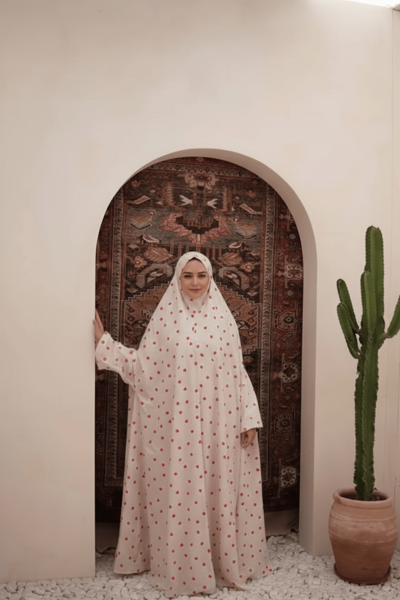 إسدال صلاة حريمي طويل تصميم مريح بطبعة قلوب - Eshtree