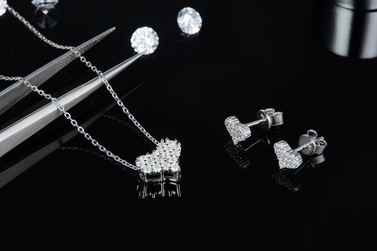 Set With Top-quality Moissanite, This Luxurious And Fashionable Light Luxury Trend Jewelry Necklace Pendant Is Made Of S925 Silver Electroplated With Platinum