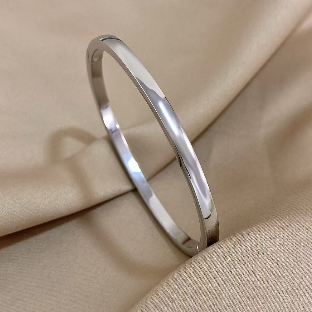 Simple Glossy Curved Solid Oval Bracelet