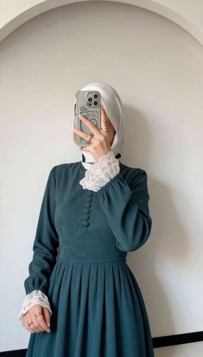 دريس قطيفة كلاسيكي ناعم بأكمام دانتيل لإطلالة يومية مميزة - Eshtree