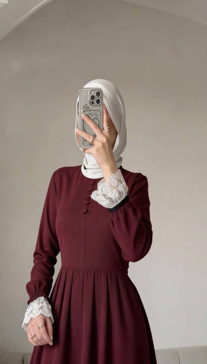 دريس قطيفة كلاسيكي ناعم بأكمام دانتيل لإطلالة يومية مميزة - Eshtree