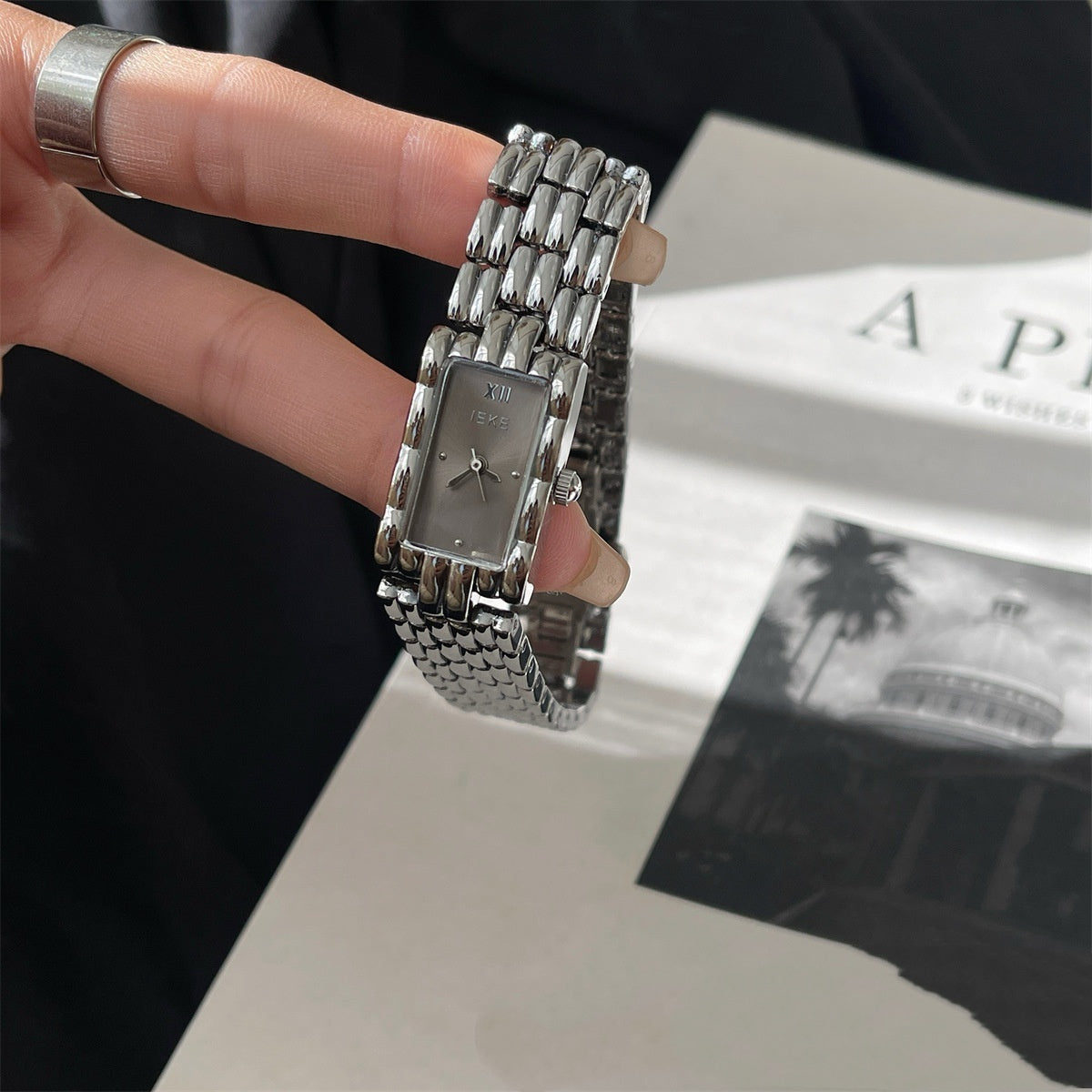 Bracelet-style High-grade Mid-ancient Exquisite Ins Watch For Women