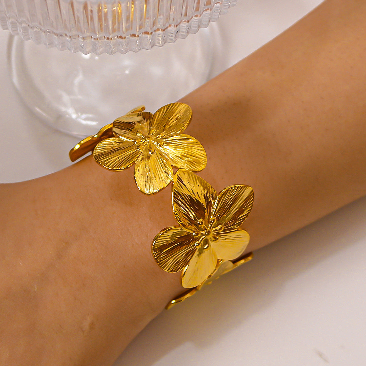 Middle East Gold Flower Ring High-grade Alloy Bracelet