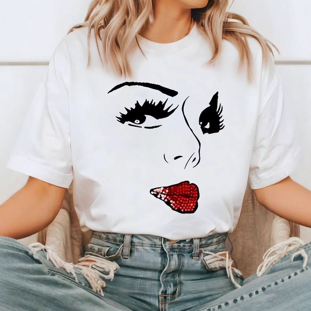 Loose - fitting Short - sleeve T-shirt With A Lip - print Design - Eshtree