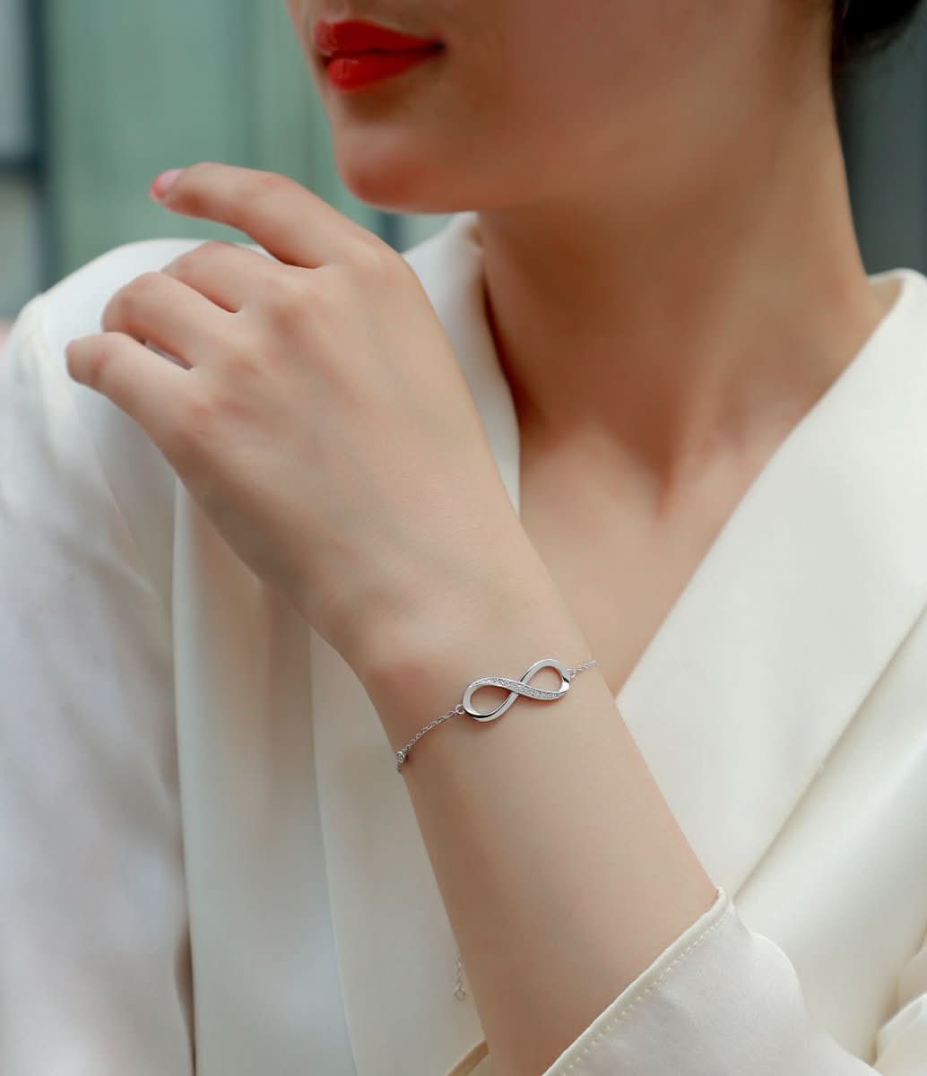 Set With Top - quality Moissanite, This Luxurious And Fashionable Light Luxury Jewelry Silver Bracelet Is Made Of S925 Silver Electroplated With Platinum - Eshtree