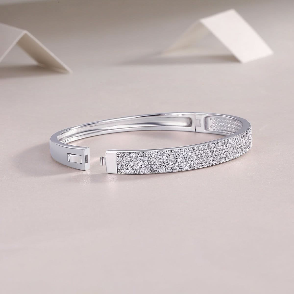 Set With Top - quality Moissanite, This Luxurious And Fashionable Light Luxury Jewelry Silver Bracelet Is Made Of S925 Silver Electroplated With Platinum - Eshtree