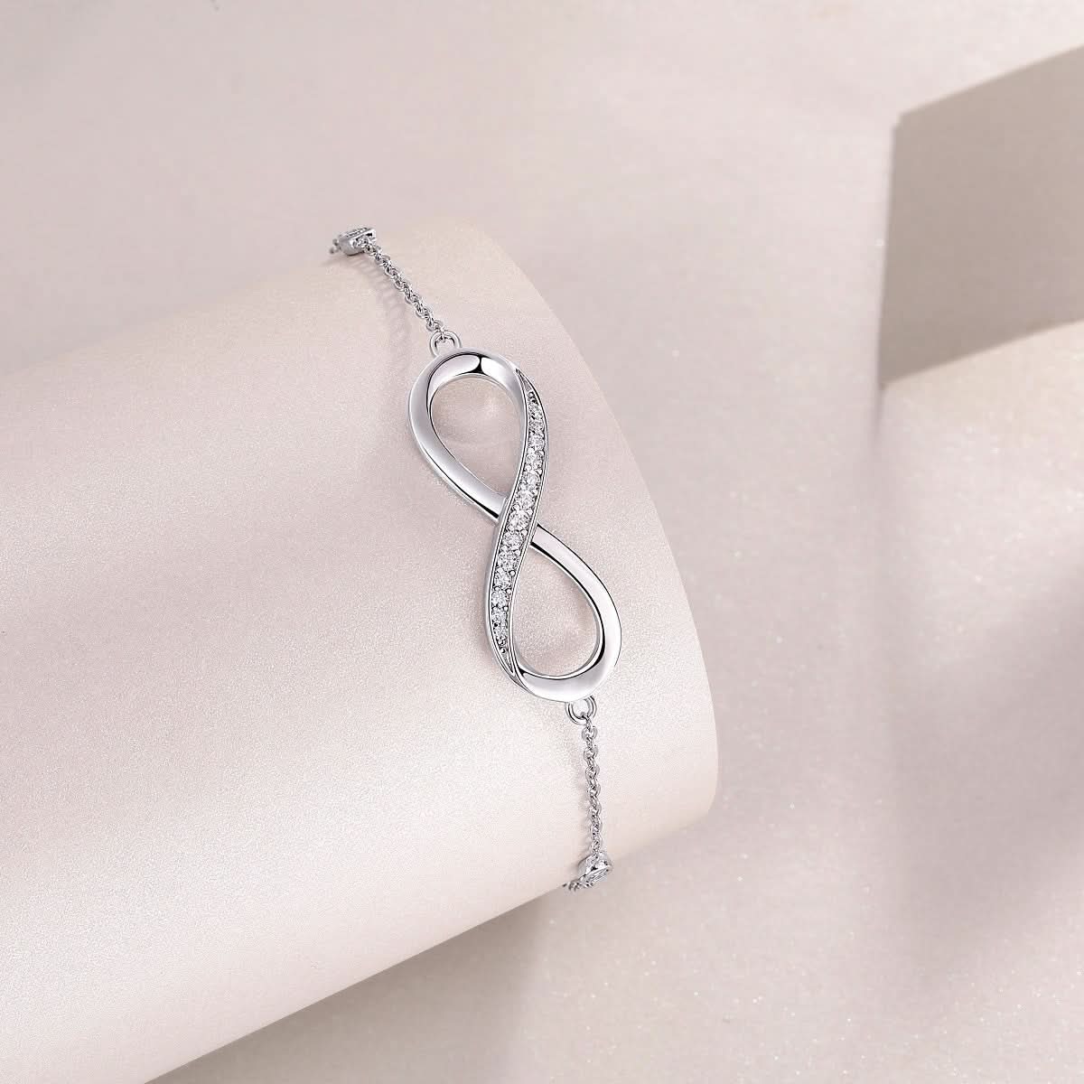 Set With Top - quality Moissanite, This Luxurious And Fashionable Light Luxury Jewelry Silver Bracelet Is Made Of S925 Silver Electroplated With Platinum - Eshtree