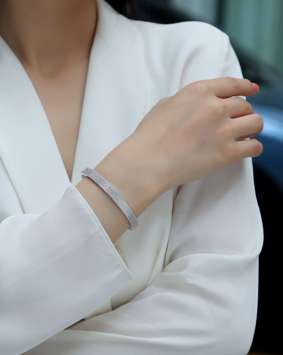 Set With Top - quality Moissanite, This Luxurious And Fashionable Light Luxury Jewelry Silver Bracelet Is Made Of S925 Silver Electroplated With Platinum - Eshtree