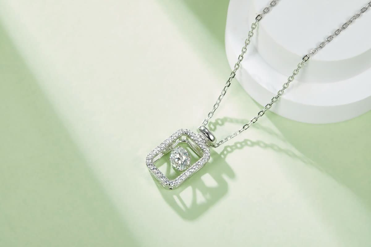 Set With Top - quality Moissanite, This Luxurious And Fashionable Light Luxury Trend Jewelry Necklace Pendant Is Made Of S925 Silver Electroplated With Platinum - Eshtree