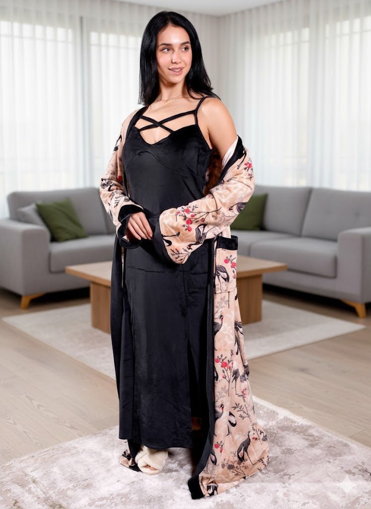 طقم حريمي مميز بتصميم أنثوي راقي - Eshtree