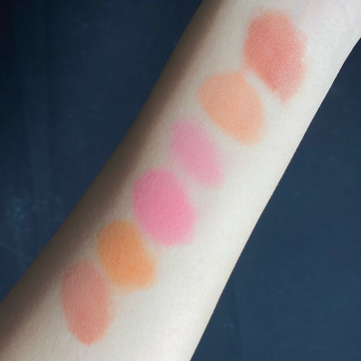 Versatile Monochrome Liquid Powder Blusher - Eshtree