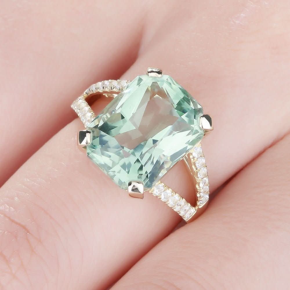 Zhen Rong new European and American fashion engagement rings mosaic green tourmaline ornaments wholesale a replacement - Eshtree