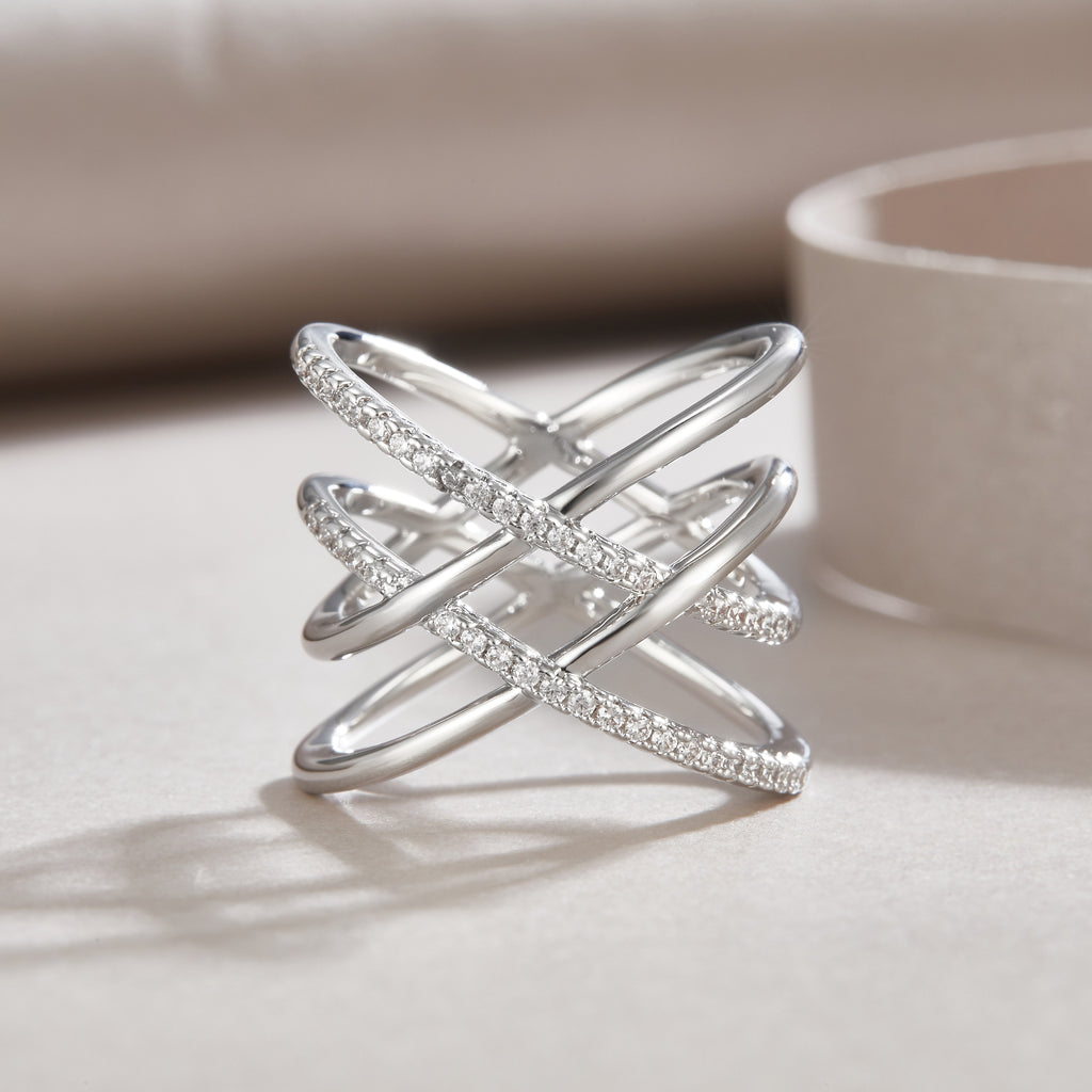 Enchanting And Wondrous Realm - A Wedding Ring Set With Top-quality Moissanite S925 Silver And Platinum-plated Diamond. The Ring Can Be Inspected With A Diamond Pen