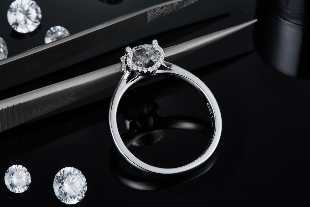 Star Guardian - A Wedding Ring Set With 1-carat Top-quality Moissanite S925 Silver And Platinum-plated Diamond. The Ring Can Be Inspected With A Diamond Pen
