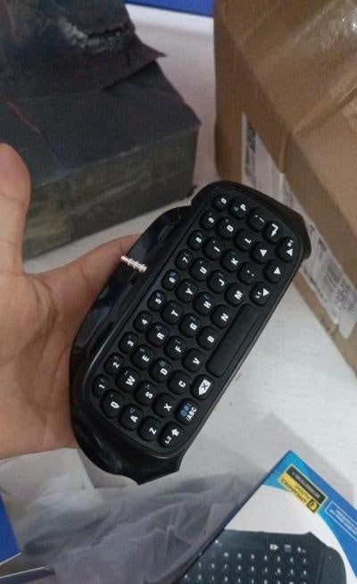 وحدة تحكم ألعاب PS4 لاسلكية بلوحة مفاتيح