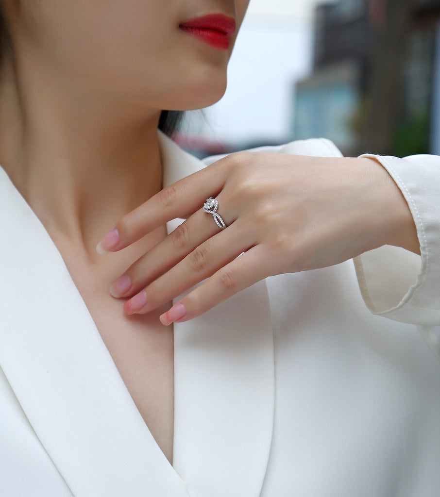 Alice In Wonderland - A Wedding Ring Set With Top-quality Moissanite S925 Silver And Platinum-plated Diamond. The Ring Can Be Inspected With A Diamond Pen