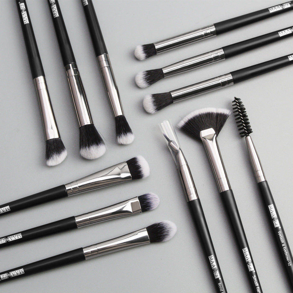 MAANGE 12 makeup brushes