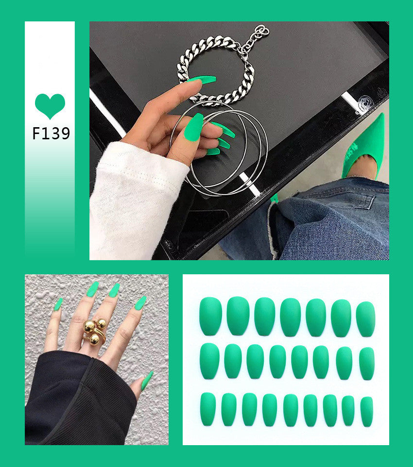 أظافر صناعية بتصميمات مستوحاة من فن تزيين الأظافر وحركات الباليه 