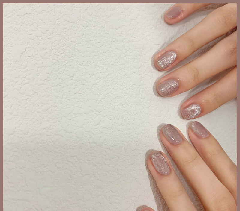 طلاء أظافر على شكل عين قطة مرصعة بحجر كريستالي بنكهة شاي الحليب