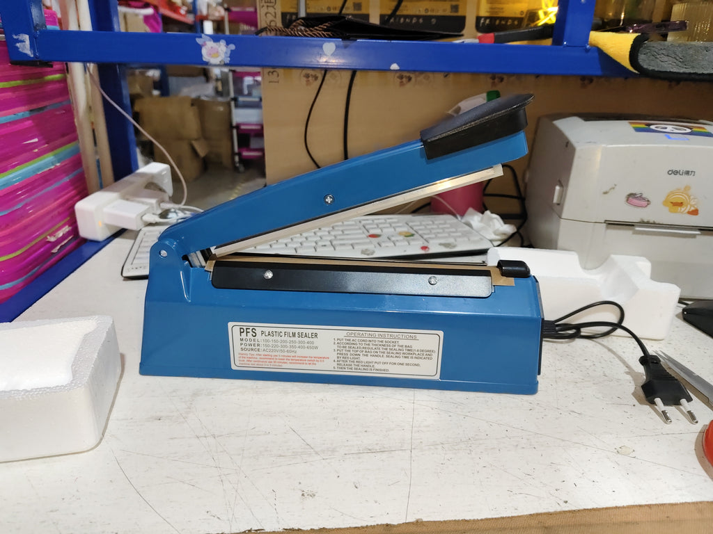 Heat sealing machine
