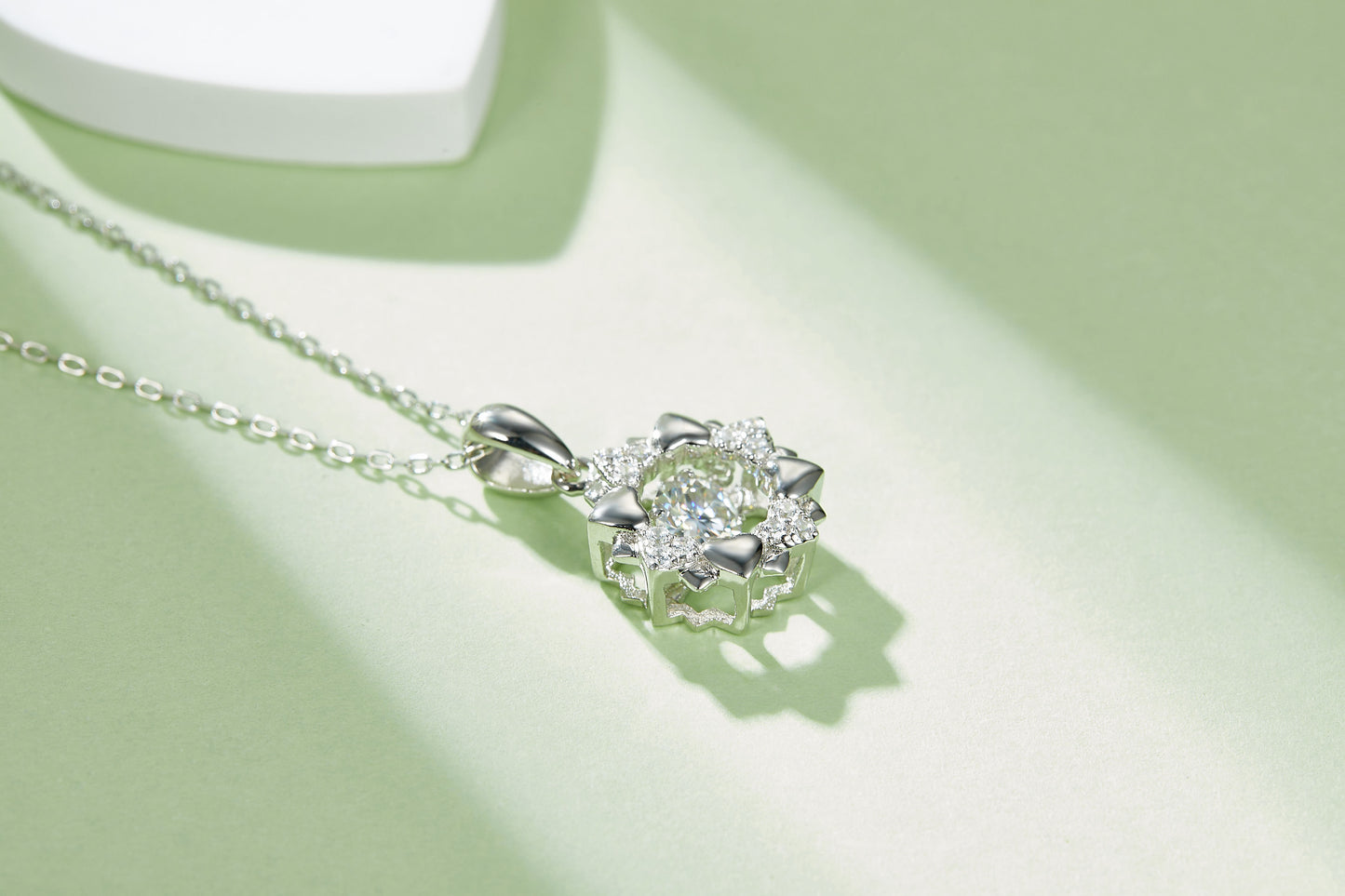 Set With Top-quality Moissanite, This Luxurious And Fashionable Light Luxury Trend Jewelry Necklace Pendant Is Made Of S925 Silver Electroplated With Platinum