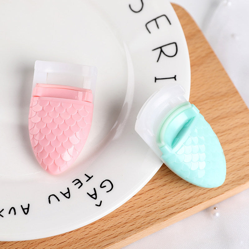 Portable mini eyelash curler