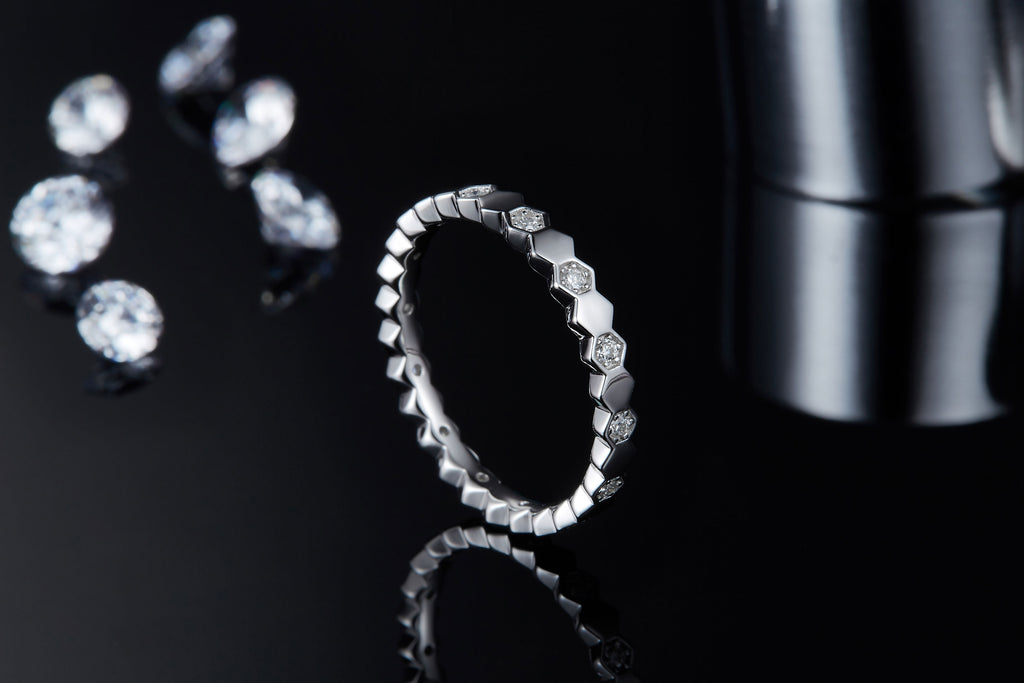 Bee Dance Of Light And Shadow - A Wedding Ring Set With Top-quality Moissanite S925 Silver And Platinum-plated Diamond. The Ring Can Be Inspected With A Diamond Pen