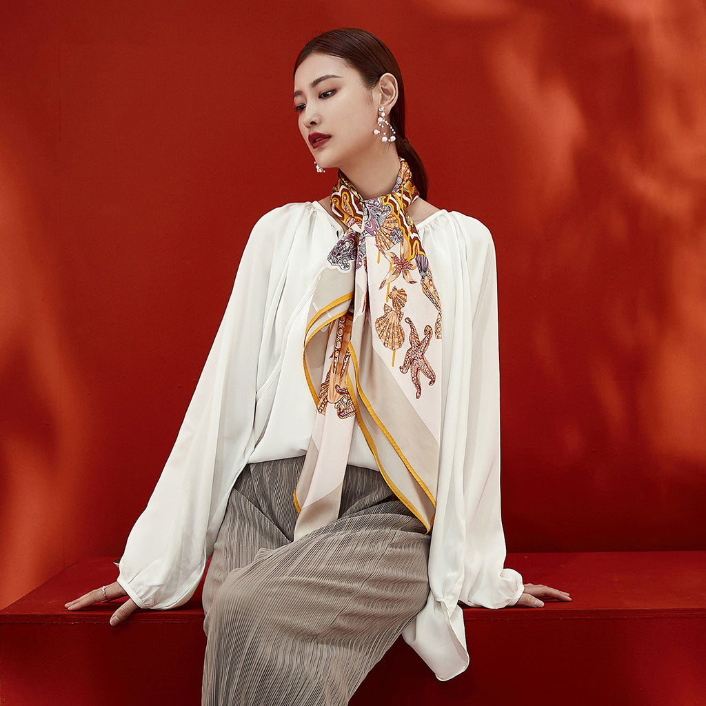 وشاح حريري مربع الشكل للنساء