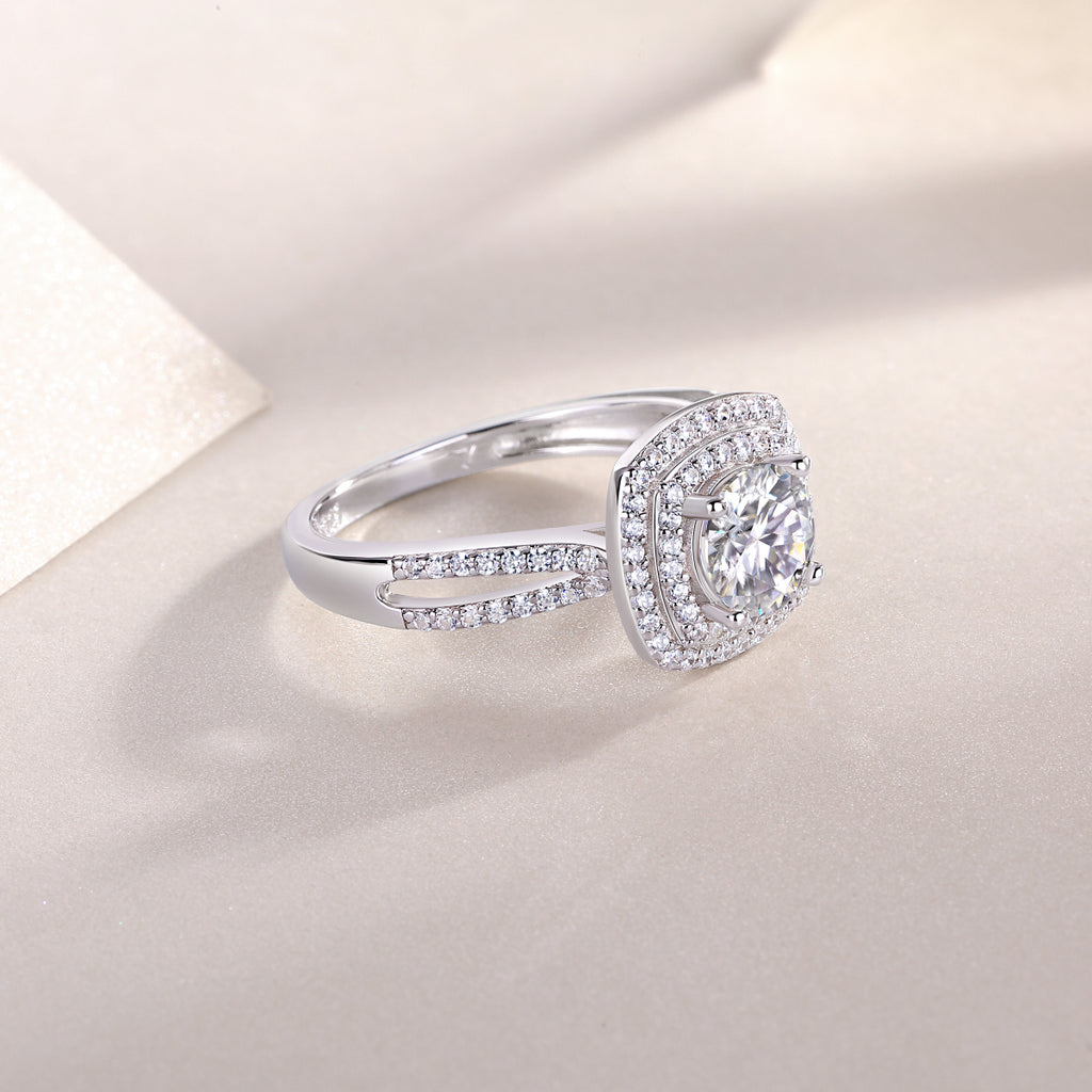 Sweet Holiday - A Wedding Ring Set With 1-carat Top-quality Moissanite S925 Silver And Platinum-plated Diamond. The Ring Can Be Inspected With A Diamond Pen