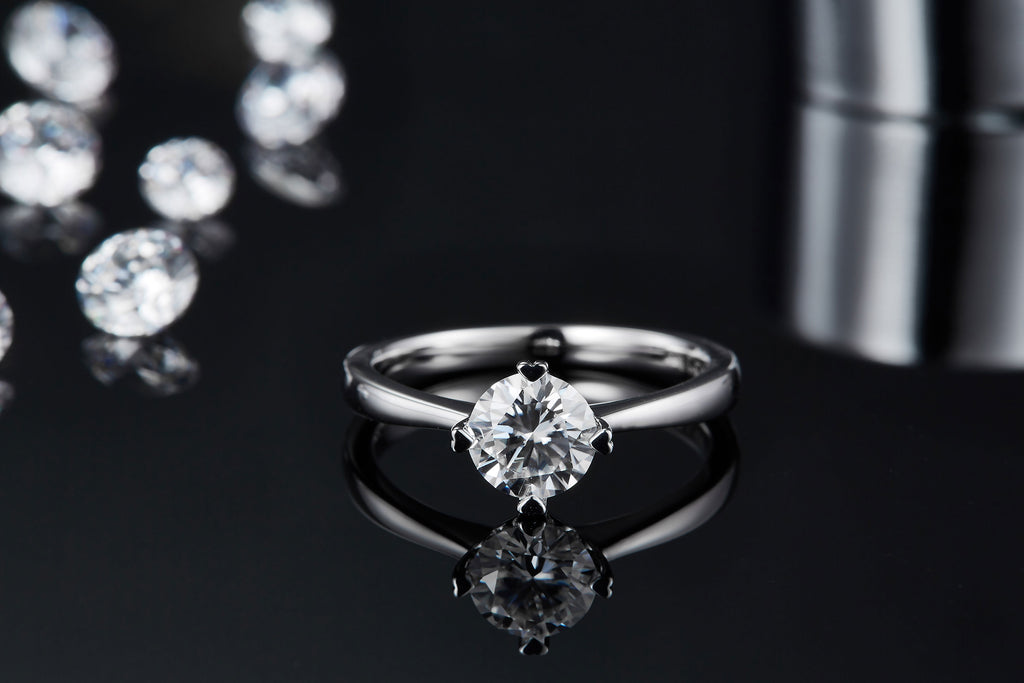 A Heart-stirring Kiss - A Wedding Ring Set With 1-carat Top-quality Moissanite S925 Silver And Platinum-plated Diamond. The Ring Can Be Inspected With A Diamond Pen