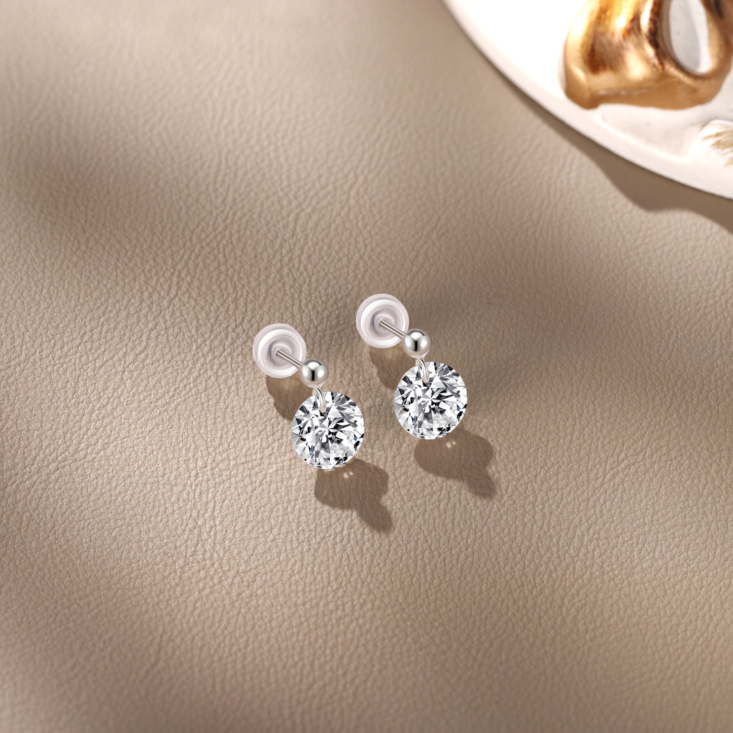 Top-quality Moissanite Luxury And Fashionable Light Luxury Jewelry Silver Stud Earrings S925 Silver Plated Platinum