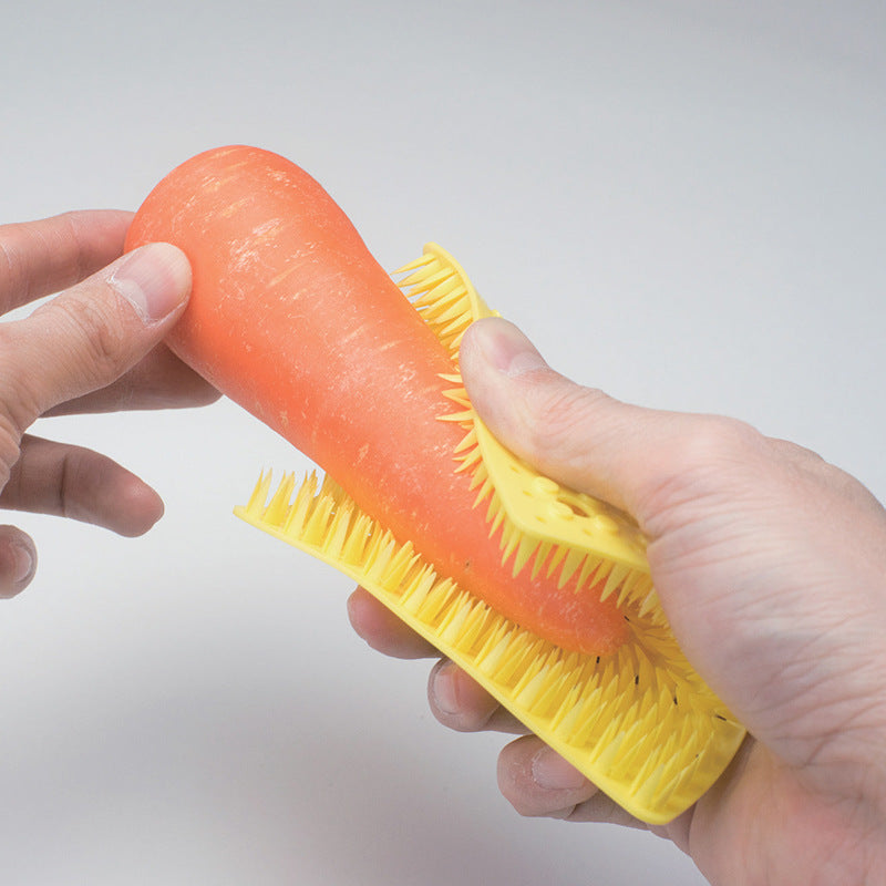 فرشاة تنظيف الشقوق في حوض المطبخ الإبداعي